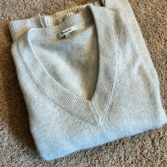 Madewell Bartlett Women's V-Neck Sweater - Light Gray size small - Picture 2 of 11